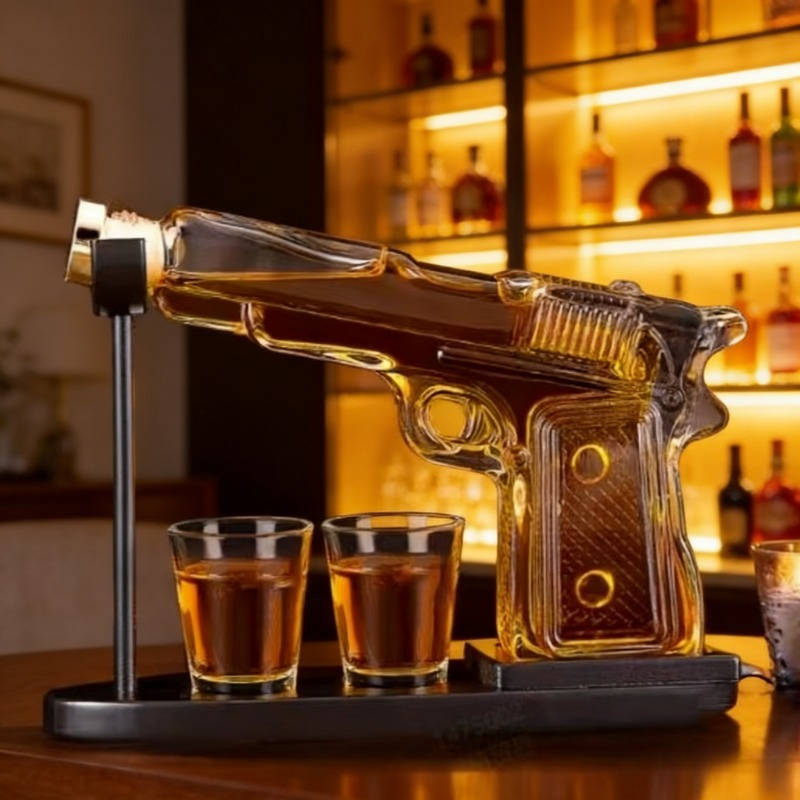 Pistol Shape Whiskey Decanter  - Home Bar Setup reseña y precio