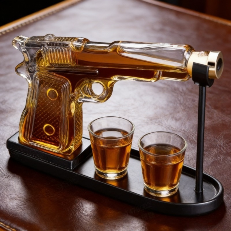 Pistol Shape Whiskey Decanter  - Home Bar Setup reseña y precio